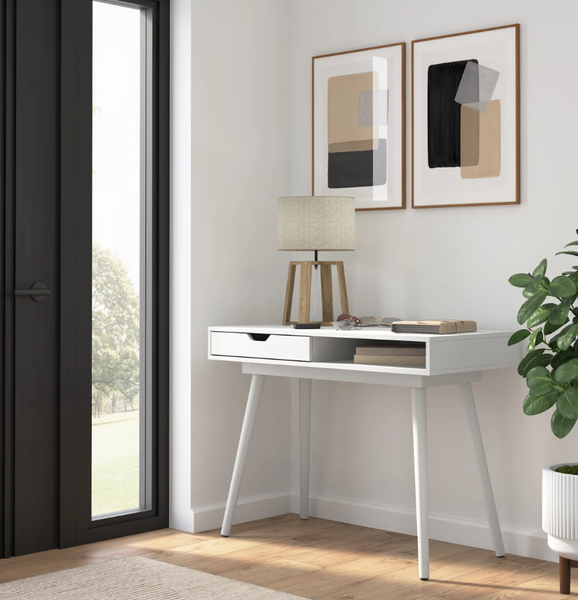 Aquinna  Study Desk